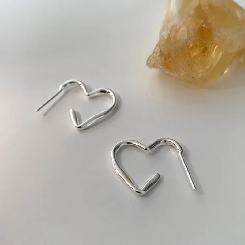 VENTFILLE Sterling Silver Fashion Glossy Love Earrings Ladies Simple Hollow Semicircle Peach Heart-shaped Earrings Jewelry Gifts
VENTFILLE Sterling Silver Fashion Glossy Love Earrings Ladies Simple Hollow Semicircle Peach Heart-shaped Earrings Jewelry Gifts
