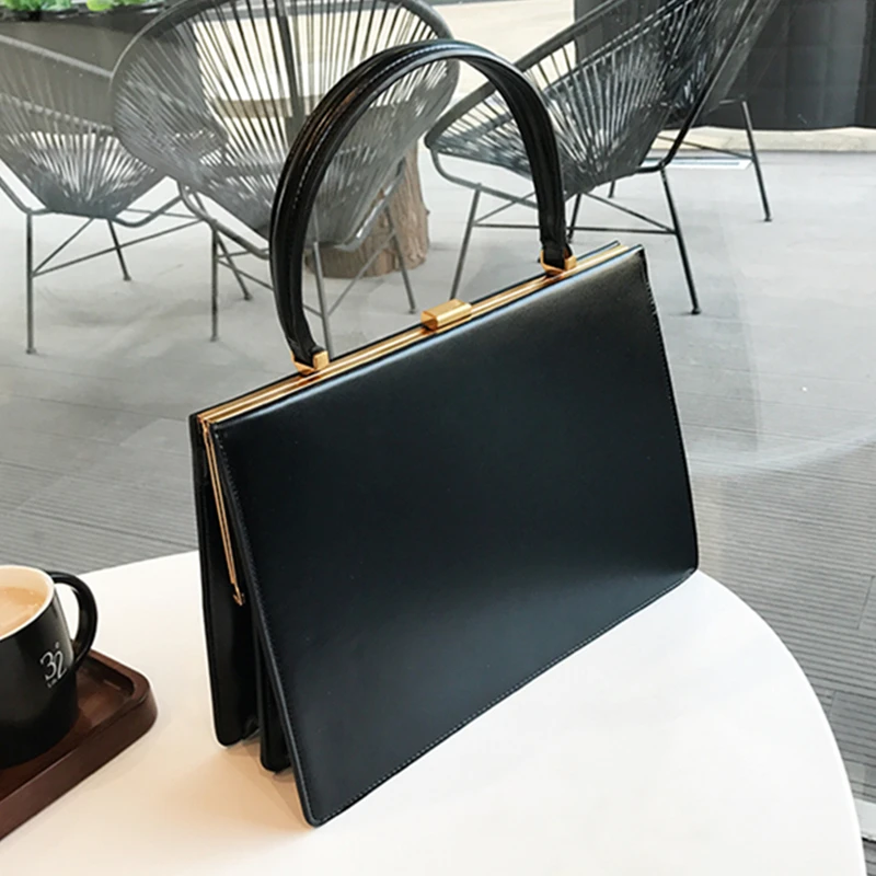 Luxury Women Vintage Clasp Handbags Medium Metal Frame Design High Quality Female Tote Bags Designer Autumn 2019 Red Black Box
Luxury Women Vintage Clasp Handbags Medium Metal Frame Design High Quality Female Tote Bags Designer Autumn 2019 Red Black Box