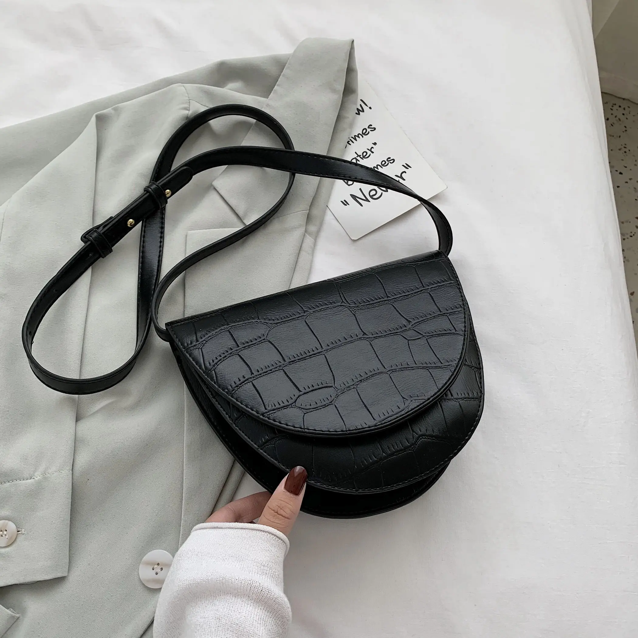 Jin Mantang Stone Pattern Small Saddle Bags For Women 2020 Summer Lady Travel Crossbody Shoulder Bags Female Handbags and Purses 
Jin Mantang Stone Pattern Small Saddle Bags For Women 2020 Summer Lady Travel Crossbody Shoulder Bags Female Handbags and Purses