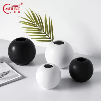 MEILING SIMPLE BLACK AND WHITE ROUND BALL VASES CERAMIC FLOWER VASE DECORATION HOME TABLETOP HANDMADE POTTERY FLOWER PLANTER POT
MEILING SIMPLE BLACK AND WHITE ROUND BALL VASES CERAMIC FLOWER VASE DECORATION HOME TABLETOP HANDMADE POTTERY FLOWER PLANTER POT
