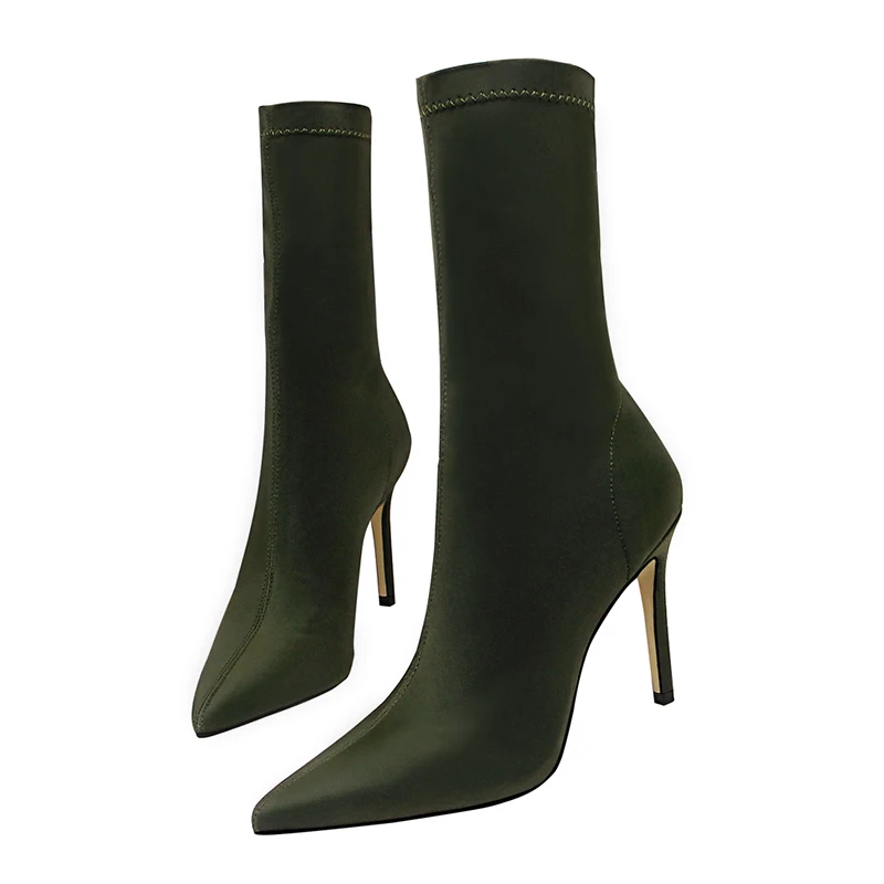 2019 Women Fetish Stretch Silk Sock Boots Green 10cm High Heels Short Ankle Boots Stiletto Stripper Slim Quality Winter Shoes
2019 Women Fetish Stretch Silk Sock Boots Green 10cm High Heels Short Ankle Boots Stiletto Stripper Slim Quality Winter Shoes