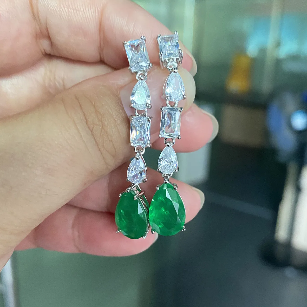 High Quality Emerald Tourmaline Paraiba Waterdrop Stud Earrings Wedding Engagement For Women
High Quality Emerald Tourmaline Paraiba Waterdrop Stud Earrings Wedding Engagement For Women