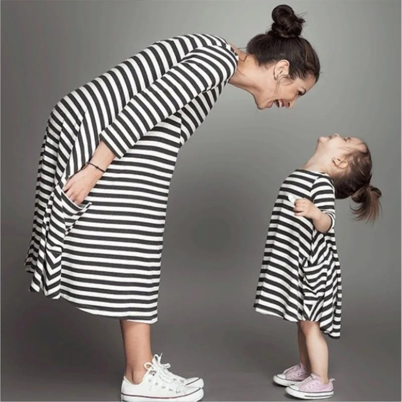 Family Fashion Mom and Child Little Girl Clothes Mom and Daughter Clothes Striped Romper Outfits Mom Girls Parent-child Dress
Family Fashion Mom and Child Little Girl Clothes Mom and Daughter Clothes Striped Romper Outfits Mom Girls Parent-child Dress