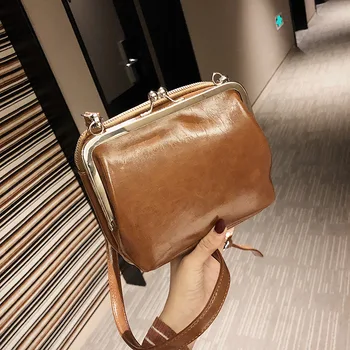 Double-Layer Retro Clip Bag Women's 2020 New Style Mini Bag Simple Single-Shoulder Bag for Women Handbag
Double-Layer Retro Clip Bag Women's 2020 New Style Mini Bag Simple Single-Shoulder Bag for Women Handbag
