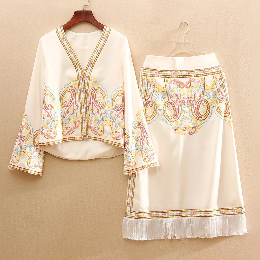 Autumn woman two piece set Chinese style High end embroidery Top coat+ elegant floral tassel skirt lady suit female S-XL
Autumn woman two piece set Chinese style High end embroidery Top coat+ elegant floral tassel skirt lady suit female S-XL