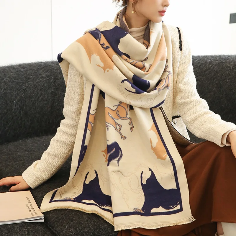 2021 Carriage Sunscreen Beach Towel Autumn And Winter Cashmere Scarves Fashion Print Bandanna Female 190X65CM Dustproof Shawls
2021 Carriage Sunscreen Beach Towel Autumn And Winter Cashmere Scarves Fashion Print Bandanna Female 190X65CM Dustproof Shawls
