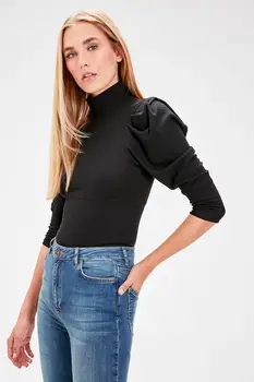 Trendyol Black Shir Detaylı Knitted Blouse TWOAW20BZ0274
Trendyol Black Shir Detaylı Knitted Blouse TWOAW20BZ0274