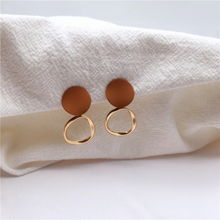 Frosty wind without pierced female temperament earrings fashion French geometric matte paint earrings retro ear clips
Frosty wind without pierced female temperament earrings fashion French geometric matte paint earrings retro ear clips