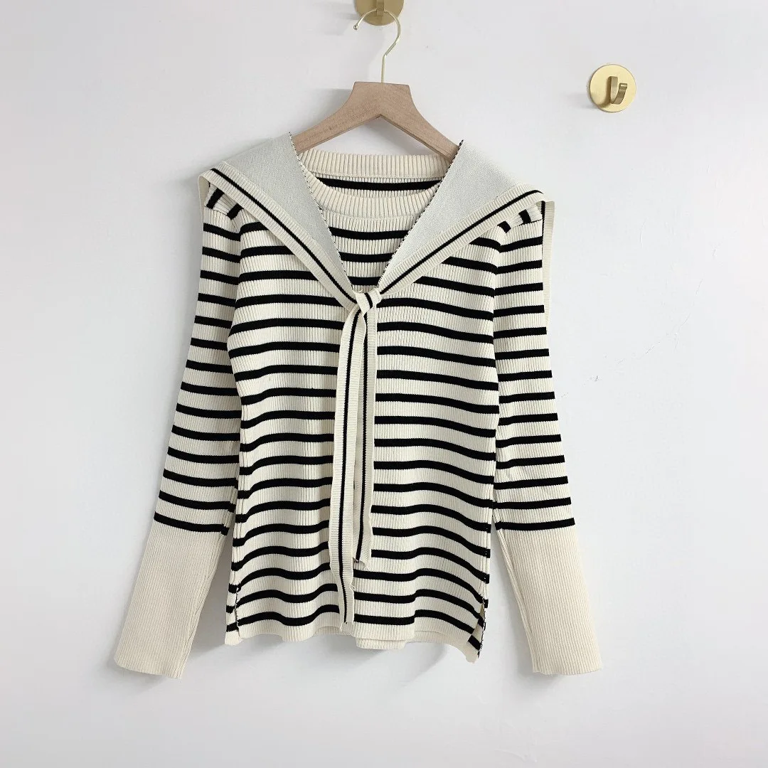Sweater women's college style navy stripes color matching 2021 autumn and winter new square collar detachable sweater
Sweater women's college style navy stripes color matching 2021 autumn and winter new square collar detachable sweater