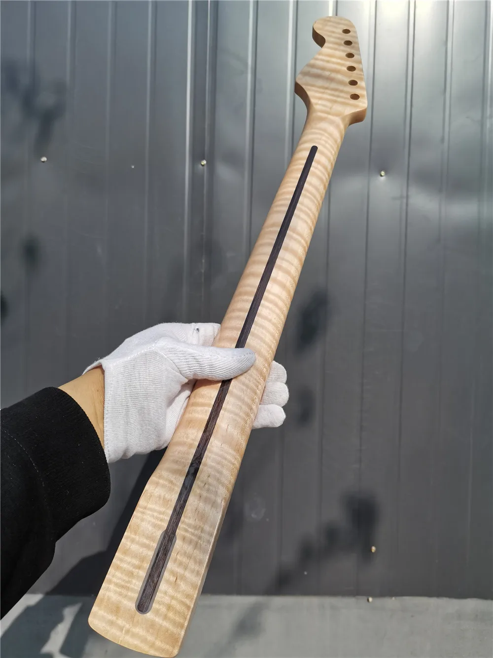 Гриф для гитары 41 # Tiger Flame Maple, 21 лад, 25,5 дюйма, темно-желтый лак, жемчужная Кленовая гриф, точечная инкрустация, сделай сам
Гриф для гитары 41 # Tiger Flame Maple, 21 лад, 25,5 дюйма, темно-желтый лак, жемчужная Кленовая гриф, точечная инкрустация, сделай сам