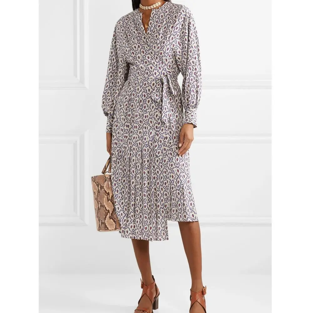 Bohemian Women Wearing Gowns Wearing Long Collars And Tight V-shaped Sexy Women's Wear Asymmetric Gowns Folding Silk
Bohemian Women Wearing Gowns Wearing Long Collars And Tight V-shaped Sexy Women's Wear Asymmetric Gowns Folding Silk