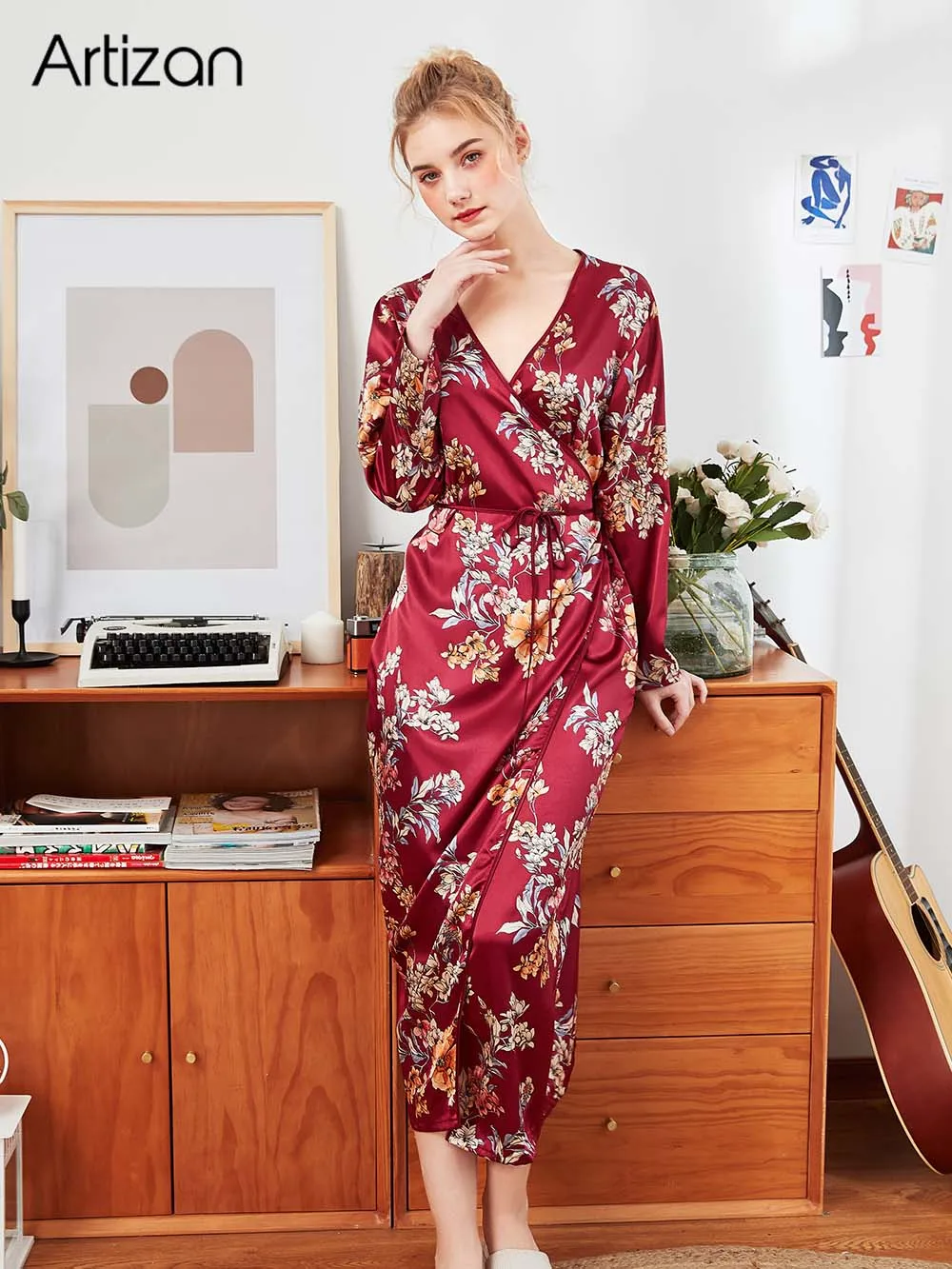 Silk Satin Wedding Bride Bridesmaid Robe Fowl Bathrobe Short Kimono Robe Night Robe Bath Robe Fashion Dressing Gown For Women Silk Satin Wedding Bride Bridesmaid Robe Fowl Bathrobe Short Kimono Robe Night Robe Bath Robe Fashion Dressing Gown For Women