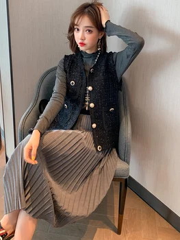 Base shirt + tweed vest + pleated skirt three-piece suit female 2020 autumn new
Base shirt + tweed vest + pleated skirt three-piece suit female 2020 autumn new