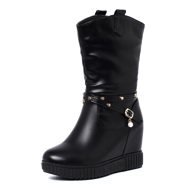 Strap Pearl Wedge Heel Platform Mid-Calf Boots Warm Inner Lining Waterproof Platform Mid-Top Boots Inner Height Rivet Shoes
Strap Pearl Wedge Heel Platform Mid-Calf Boots Warm Inner Lining Waterproof Platform Mid-Top Boots Inner Height Rivet Shoes