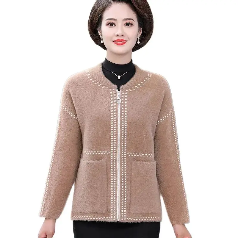 2021 New Mother Clothes Autumn Imitation Mink Velvet Jacket Middle Aged Women Knitted Sweaters Cardigan Coat Zipper Tops H261
2021 New Mother Clothes Autumn Imitation Mink Velvet Jacket Middle Aged Women Knitted Sweaters Cardigan Coat Zipper Tops H261
