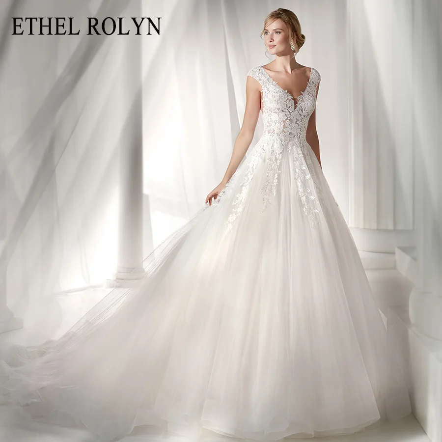 ETHEL ROLYN Vintage Wedding Dress 2020 Sexy V-neck Backless Off the Shoulder Appliques Tulle A-Line Bridal Gown Vestido De Noiva
ETHEL ROLYN Vintage Wedding Dress 2020 Sexy V-neck Backless Off the Shoulder Appliques Tulle A-Line Bridal Gown Vestido De Noiva