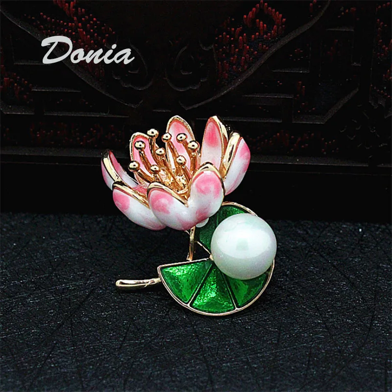 Donia jewelry Fashion handmade Enamel three-dimensional lotus shell pearl brooch ladies coat pin scarf brooch accessories
Donia jewelry Fashion handmade Enamel three-dimensional lotus shell pearl brooch ladies coat pin scarf brooch accessories