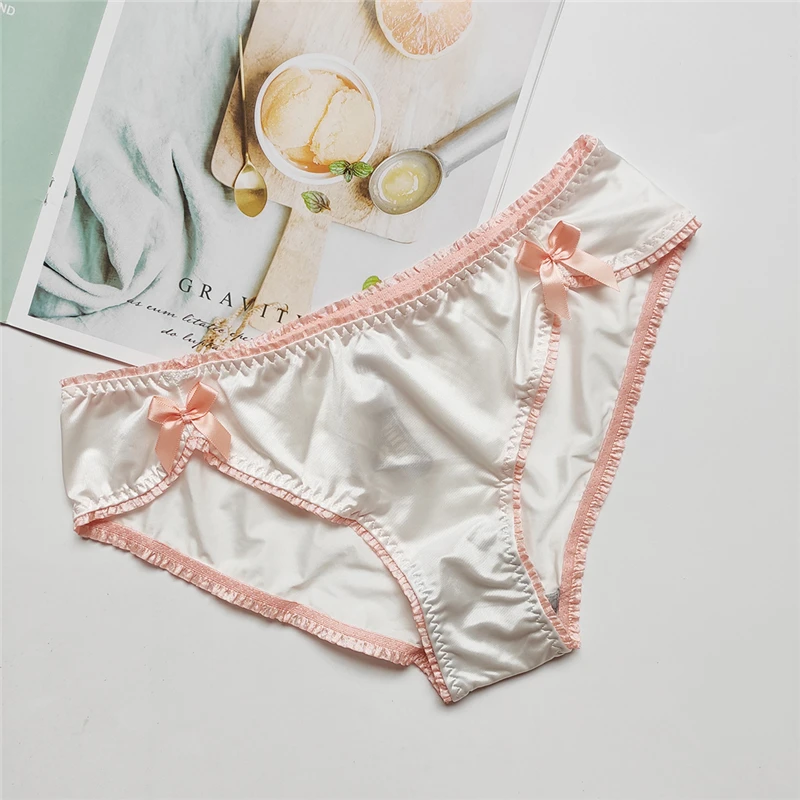 Sexy bow silky touch triangle ruffled trendy ladies panties, cotton crotch and hips, comfortable and breathable briefs A19193
Sexy bow silky touch triangle ruffled trendy ladies panties, cotton crotch and hips, comfortable and breathable briefs A19193