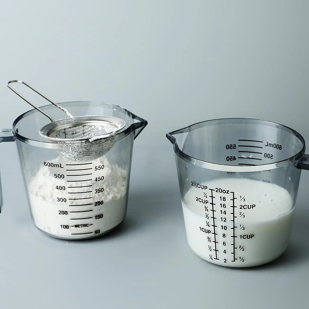 600ML Plastic Measuring Cup With Scale Transparent Mug Pour Spout Measuring Device Baking Cooking Tools
600ML Plastic Measuring Cup With Scale Transparent Mug Pour Spout Measuring Device Baking Cooking Tools