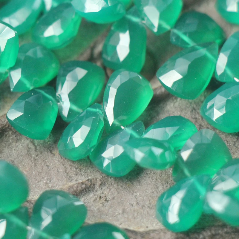 7.5 Inches 40pcs Superb EMERALD GREEN ONYX Faceted Triangle Shape Briolettes,7.5-12mm size
7.5 Inches 40pcs Superb EMERALD GREEN ONYX Faceted Triangle Shape Briolettes,7.5-12mm size