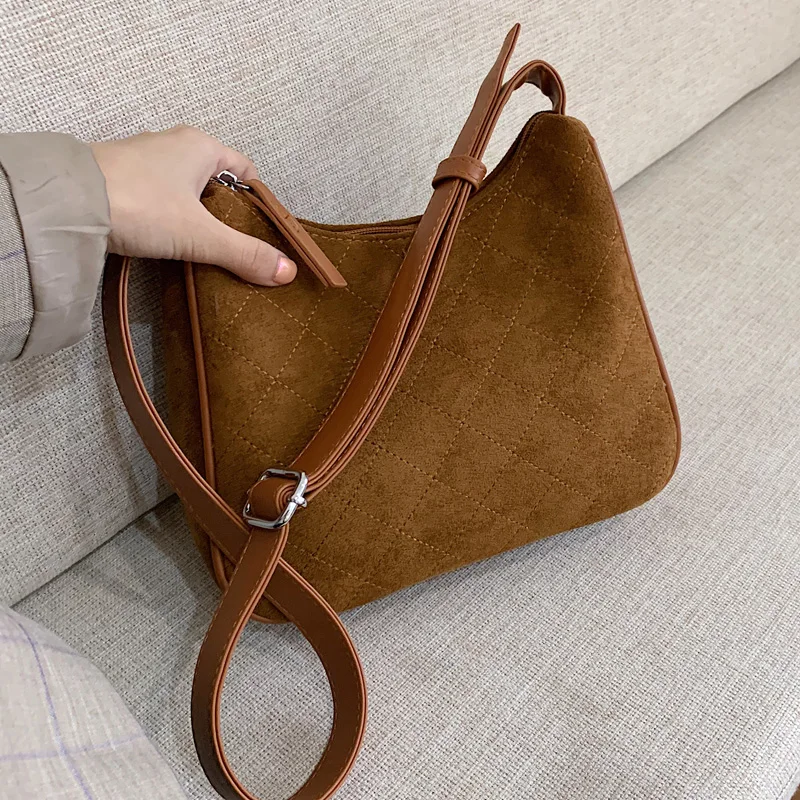 2020 New Fashion Solid Suede Leather Women Crossbody Bags Vintage Shoulder Messenger Bag Ladies Casual Totes Female Purse 
2020 New Fashion Solid Suede Leather Women Crossbody Bags Vintage Shoulder Messenger Bag Ladies Casual Totes Female Purse