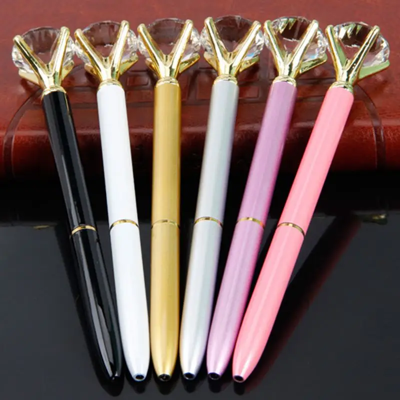 6PCS Big Carat Diamond Crystal Pen Gem Ballpoint Pen Ring Wedding Office Metal Ring Roller Ball Pen Fashion School Office Supp
6PCS Big Carat Diamond Crystal Pen Gem Ballpoint Pen Ring Wedding Office Metal Ring Roller Ball Pen Fashion School Office Supp