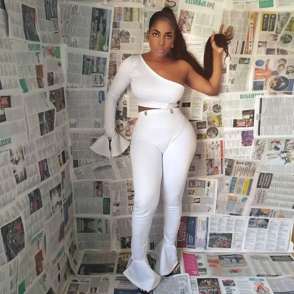 Plus Size White Women Tracksuit Two Piece Set One Shoulder Crop Top Ruffle Bodycon Pants Suit Solid 2Pcs Outfits
Plus Size White Women Tracksuit Two Piece Set One Shoulder Crop Top Ruffle Bodycon Pants Suit Solid 2Pcs Outfits