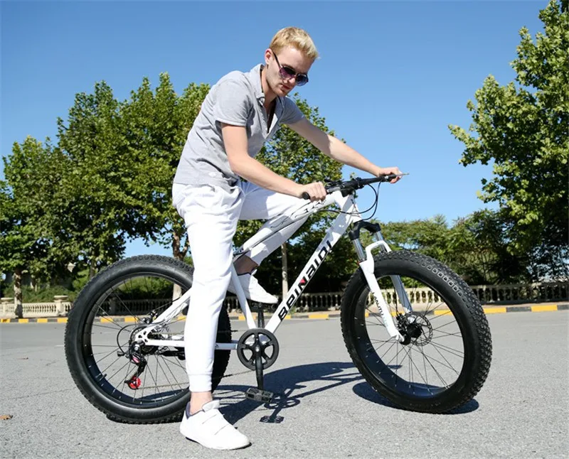Snowmobile 4.0 plus wide tire shock absorption mountain bike 26 inch double disc brake beach road vehicle