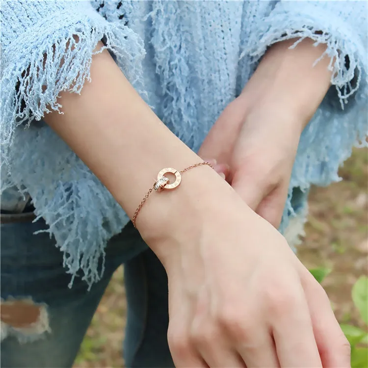 YUN RUO Fashion Double Circle Roman Numerals Bracelet Woman Gift Rose Gold Color Titanium Steel Jewelry Never Fade Drop Shipping
YUN RUO Fashion Double Circle Roman Numerals Bracelet Woman Gift Rose Gold Color Titanium Steel Jewelry Never Fade Drop Shipping