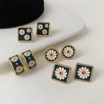 Fashion 2020 Cute Vintage Flower Enamel Square Round Glaze Stud Earrings for Women Small Daisy Earrings Ear Jewelry
Fashion 2020 Cute Vintage Flower Enamel Square Round Glaze Stud Earrings for Women Small Daisy Earrings Ear Jewelry