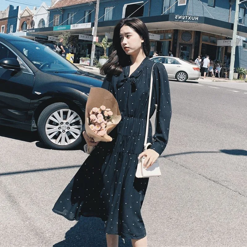 Photo Shoot CHIC Hepburn Elegant Black Polkadot Mid-length Pullover V-neck Lace-up Waist Hugging Big Hemline-Shaped Dress Women'
Photo Shoot CHIC Hepburn Elegant Black Polkadot Mid-length Pullover V-neck Lace-up Waist Hugging Big Hemline-Shaped Dress Women'