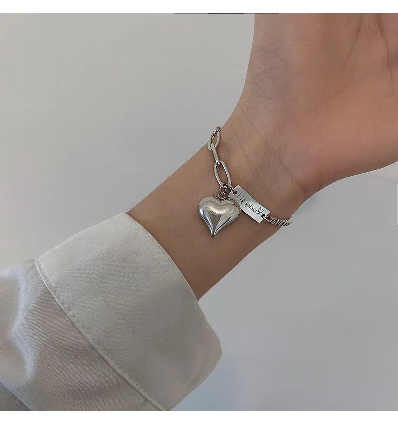 Titanium Steel Chunky Link Chain Bracelets for Women Mujer Silver Color Letter Printed Coin Big Heart Charm Bracelet Accessories 
Titanium Steel Chunky Link Chain Bracelets for Women Mujer Silver Color Letter Printed Coin Big Heart Charm Bracelet Accessories