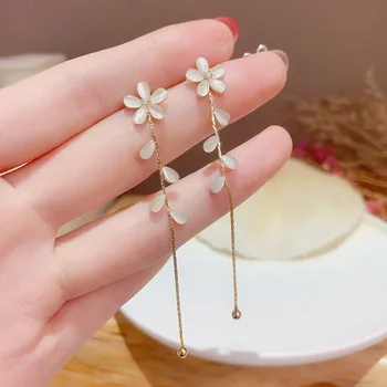 Exquisite simple cherry earrings long tassel flower Fashion drop drop earrings are a gift for women's romantic pair of earrings
Exquisite simple cherry earrings long tassel flower Fashion drop drop earrings are a gift for women's romantic pair of earrings