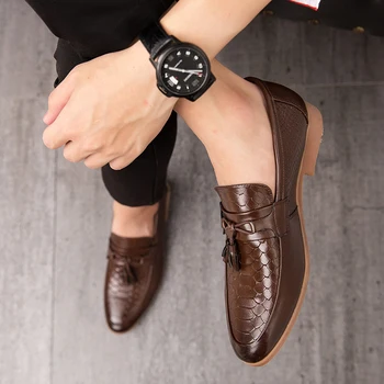 luxury brand men dress shoes fashion Men tassel loafers shoes genuine leather italian formal dress office oxfords shoes for men
luxury brand men dress shoes fashion Men tassel loafers shoes genuine leather italian formal dress office oxfords shoes for men