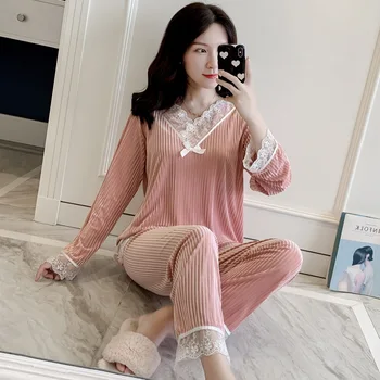 Fiklyc Autumn And Winter Gold Velvet Ladies Sexy Cute Lace Pajamas Long-Sleeved Trousers Two-Piece Suit
Fiklyc Autumn And Winter Gold Velvet Ladies Sexy Cute Lace Pajamas Long-Sleeved Trousers Two-Piece Suit