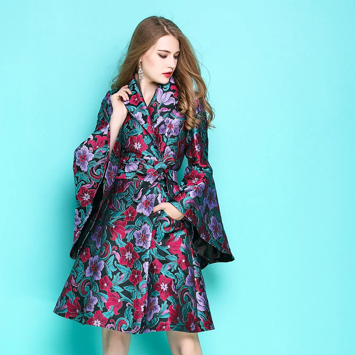 Women Flower Embroidery Jacquard Skirt Trench Autumn Baroque Style Flare Sleeve Belted Ball Gown Type Long Trench Coat Plus Size
Women Flower Embroidery Jacquard Skirt Trench Autumn Baroque Style Flare Sleeve Belted Ball Gown Type Long Trench Coat Plus Size