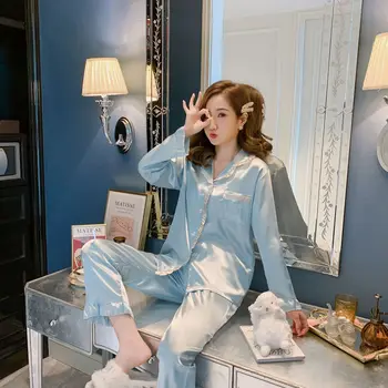 New autumn and winter plus size women's pure color viscose fiber long-sleeved trousers loose pajamas thin silk two-piece suit
New autumn and winter plus size women's pure color viscose fiber long-sleeved trousers loose pajamas thin silk two-piece suit