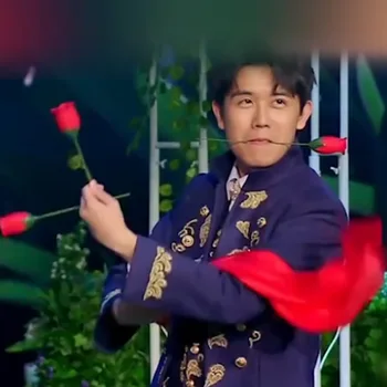 Rose One Point Three One Change Three Roses Split Romantic Annual Meeting Stage Confession Magic tricks
Rose One Point Three One Change Three Roses Split Romantic Annual Meeting Stage Confession Magic tricks
