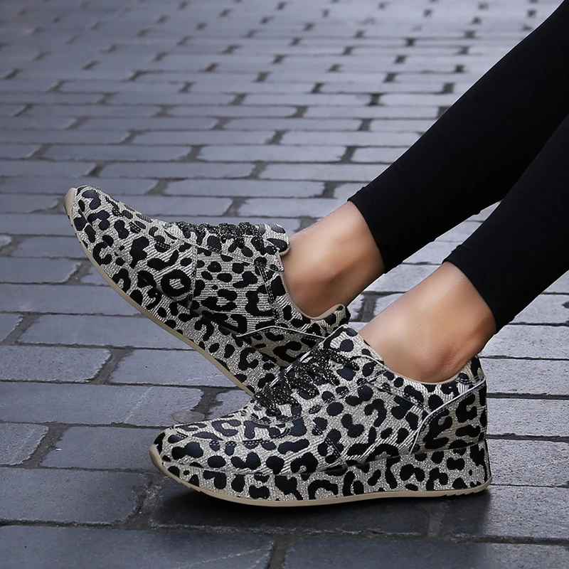 Женская обувь с леопардовым принтом повседневные низкие кроссовки на шнуровке