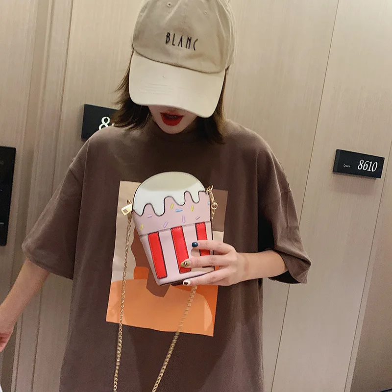 The new girl in the summer of 2019 New Korean version of the wild packs a bag of lovely girls chain small package bag.
The new girl in the summer of 2019 New Korean version of the wild packs a bag of lovely girls chain small package bag.