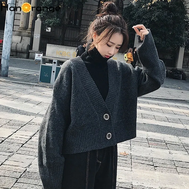 2020 Autumn Winter Loose Cocoon V-neck Sweater Women Drop Shoulder Short Knitted Cardigan
2020 Autumn Winter Loose Cocoon V-neck Sweater Women Drop Shoulder Short Knitted Cardigan