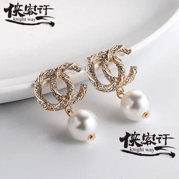 Beautiful Small Fragrant Earrings Ladies Fashion Double C Diamond Gold Earrings 925 Silver 
Beautiful Small Fragrant Earrings Ladies Fashion Double C Diamond Gold Earrings 925 Silver