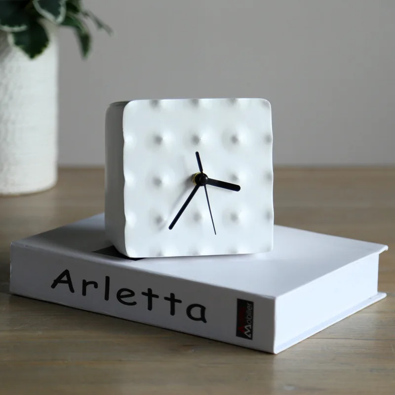 Geometric seat clock swing piece creative modeling white environment-friendly resin table top home decoration
