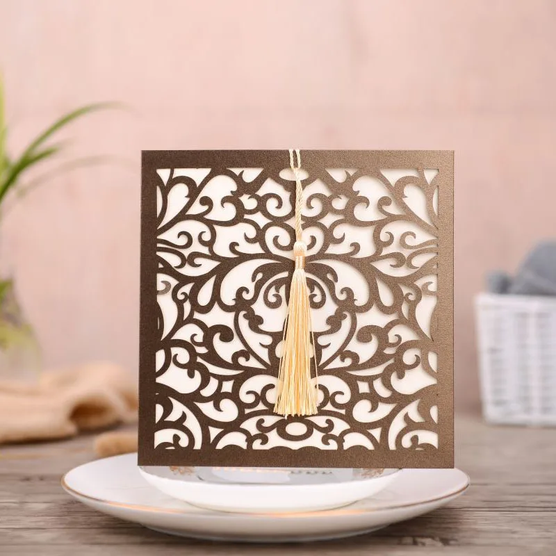 50pcs Brown Laser Cut Wedding Invitations Card Square Flower Greeting Cards Print Envelopes with Tassel Wedding Party Decoration
50pcs Brown Laser Cut Wedding Invitations Card Square Flower Greeting Cards Print Envelopes with Tassel Wedding Party Decoration