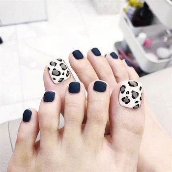 24pcs Fake Nails Leopard Foot False Nail Tips Blue Glitter Toe Nail Tips Nail Art Mainucure
24pcs Fake Nails Leopard Foot False Nail Tips Blue Glitter Toe Nail Tips Nail Art Mainucure