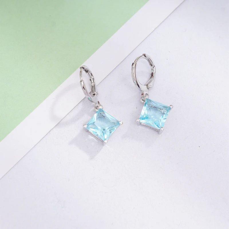 Classic Square Crystal Zircon Simple Hoop Earrings Girls Gift Wholesale Lady Earring
Classic Square Crystal Zircon Simple Hoop Earrings Girls Gift Wholesale Lady Earring