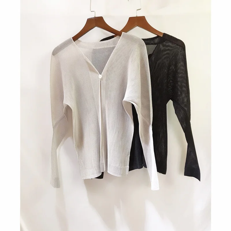 Long Batwing Sleeve Thin Womens Jackets Solid V-Neck Single Button Slim Coat Female Miyake Pleats Transparent Open Stitch 2019
Long Batwing Sleeve Thin Womens Jackets Solid V-Neck Single Button Slim Coat Female Miyake Pleats Transparent Open Stitch 2019