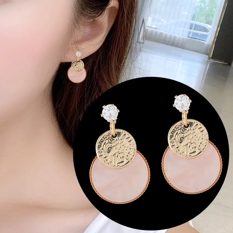 Korean Version Of The Trend Of Personality Ladies Niche Round Pendant Earrings Net Red Temperament Compact Simple Earrings
Korean Version Of The Trend Of Personality Ladies Niche Round Pendant Earrings Net Red Temperament Compact Simple Earrings
