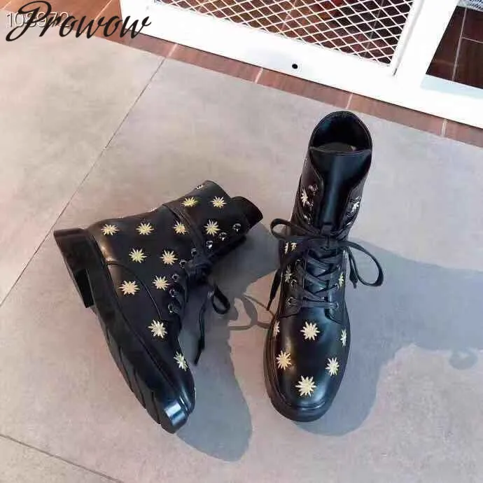 Prowow New Genuine Leather Round Toe Lace Up Women Boots Low Heel Fashion Comfortable Autumn Winter Boots Shoes Women
Prowow New Genuine Leather Round Toe Lace Up Women Boots Low Heel Fashion Comfortable Autumn Winter Boots Shoes Women
