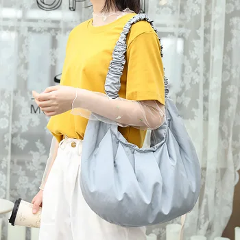Simple retro dumpling bag small fresh literary solid color handbag casual wild canvas fold shoulder bag 
Simple retro dumpling bag small fresh literary solid color handbag casual wild canvas fold shoulder bag
